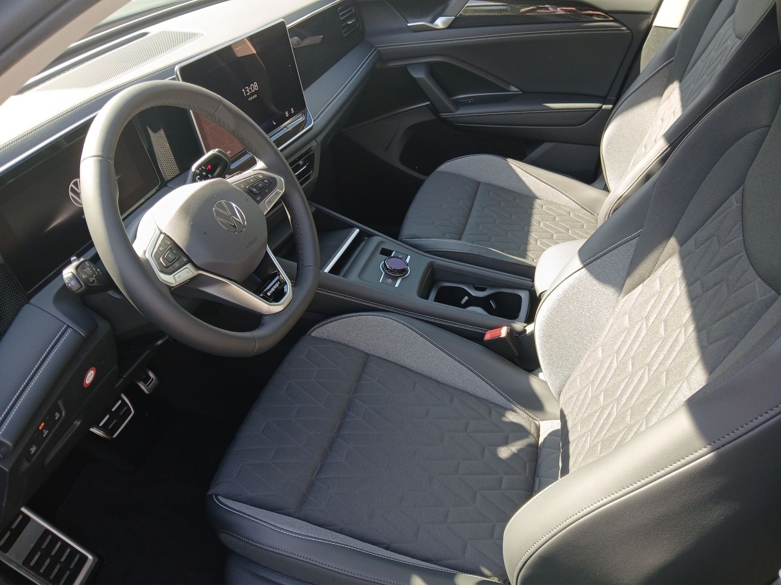 Fahrzeugabbildung Volkswagen Tiguan Energy eTSI DSG IQ.Light ACC AHK SH LRHzg