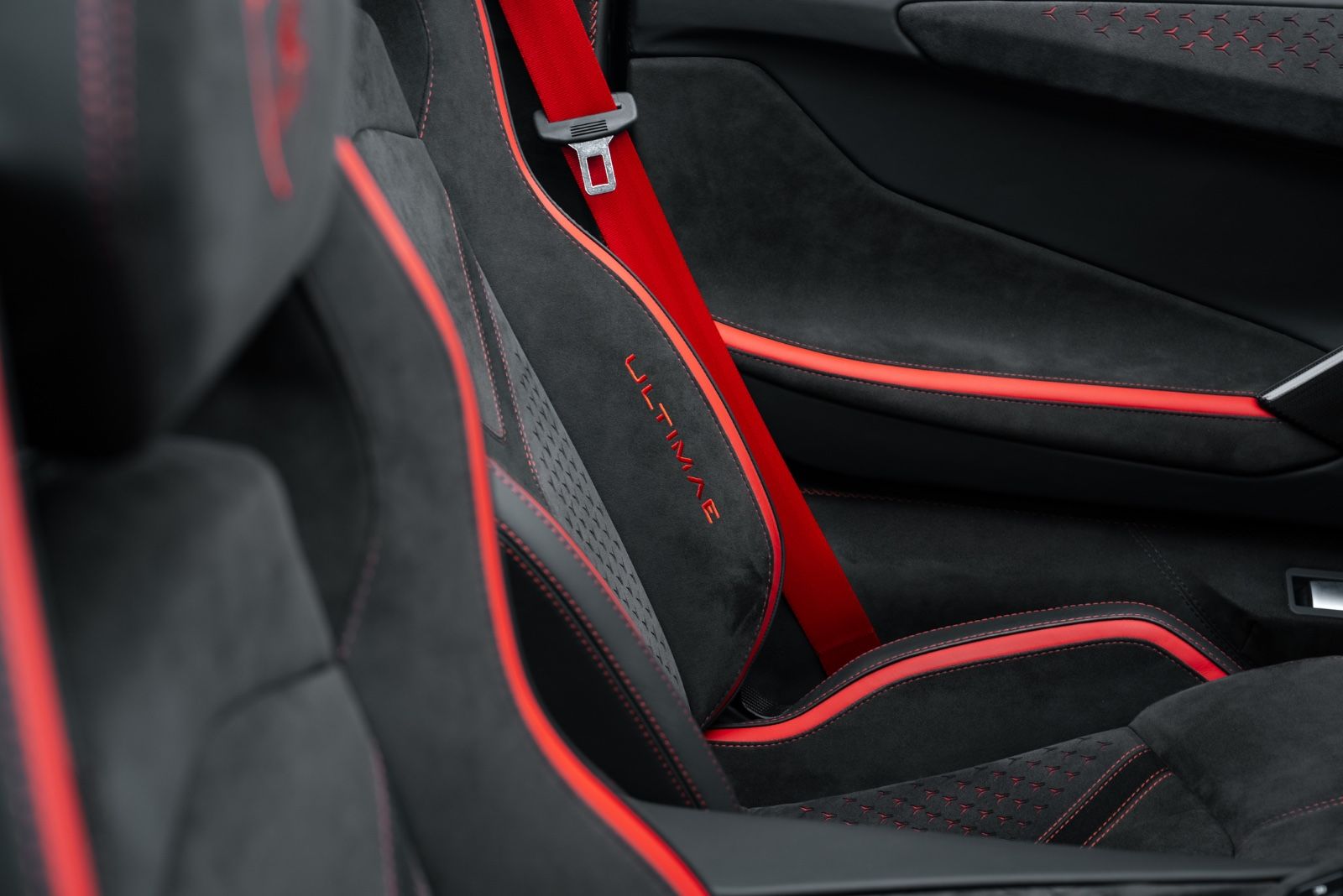 Fahrzeugabbildung Lamborghini Aventador Ultimae Roadster FULL CARBON/1 of 250