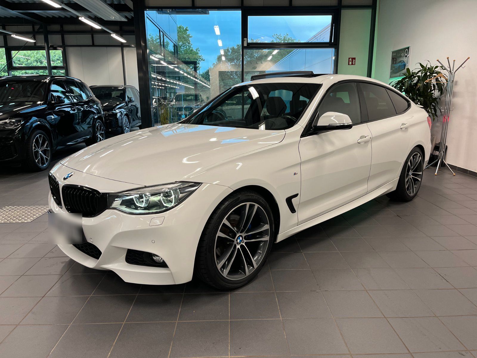 BMW BMW 320d GT M Sport | PANO | HUD | BMW gep...