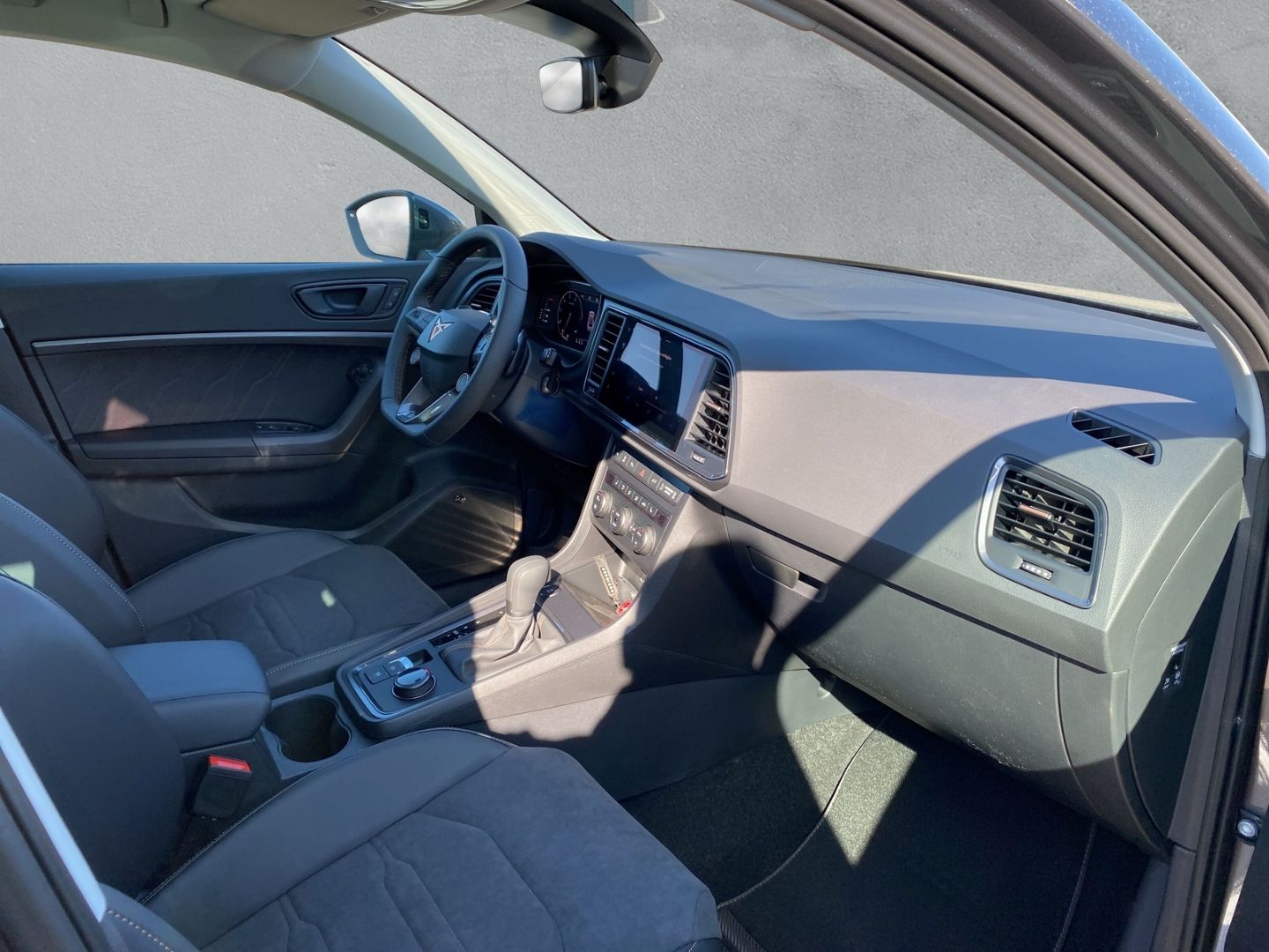 Fahrzeugabbildung CUPRA Ateca Basis 4Drive 2.0 TSI EU6e Navi Digitales C