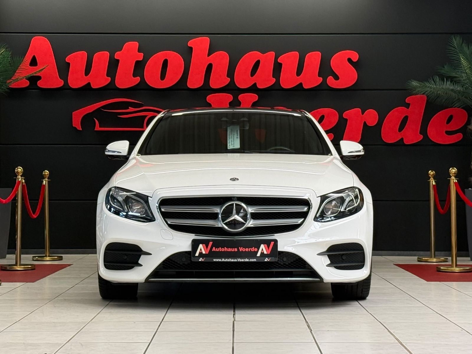 Mercedes-Benz E 350 4-Matic*AMG-PAKET*LEDER*PANO*WIDESCREEN* imagem 2