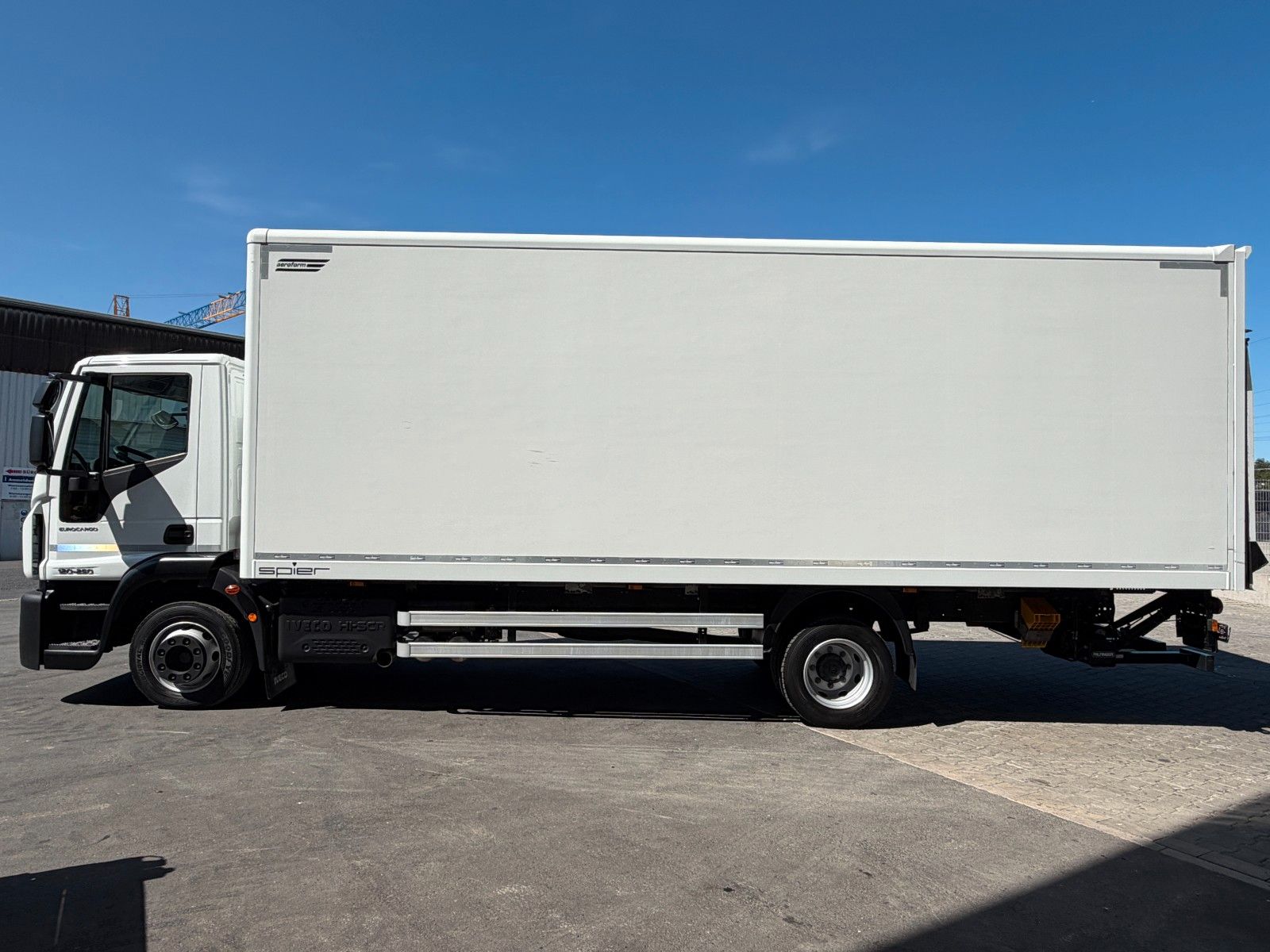 Fahrzeugabbildung Iveco Eurocargo ML120E25 LBW PAlfinger 1.500kg 3 Sitze