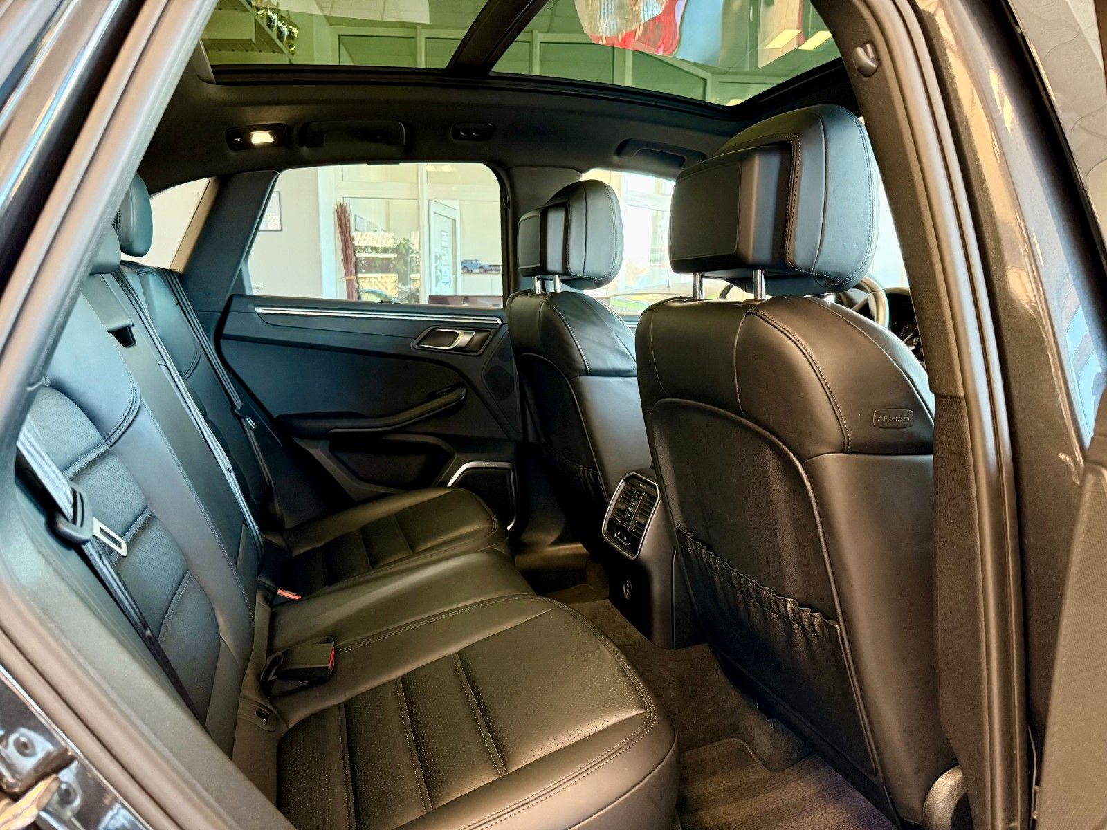 Fahrzeugabbildung Porsche Macan T Burmester/ACC/Panorama/Keyless/APPROVED
