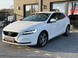Volvo V40 Momentum*Automatik*Navi*Kam*PDC*SHZ*LED* - Volvo V40 Limousine Momentum mit Benzin-Antrieb