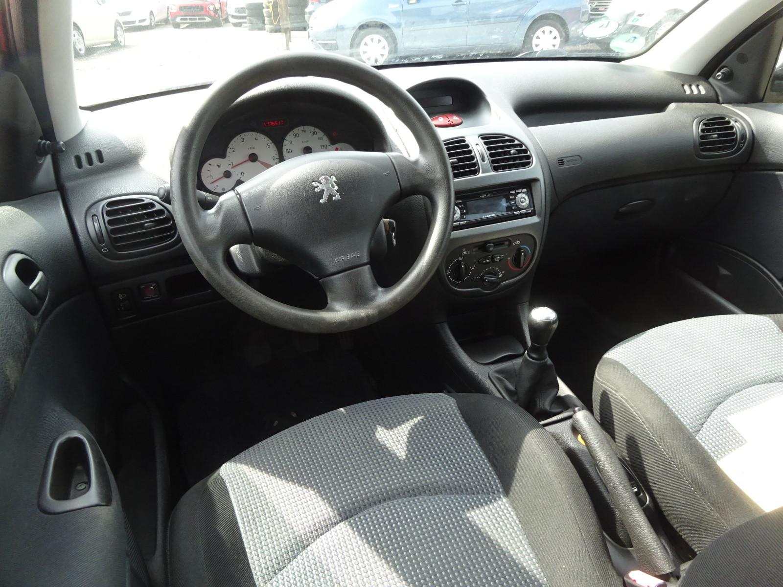 Peugeot  2005 — photo 9