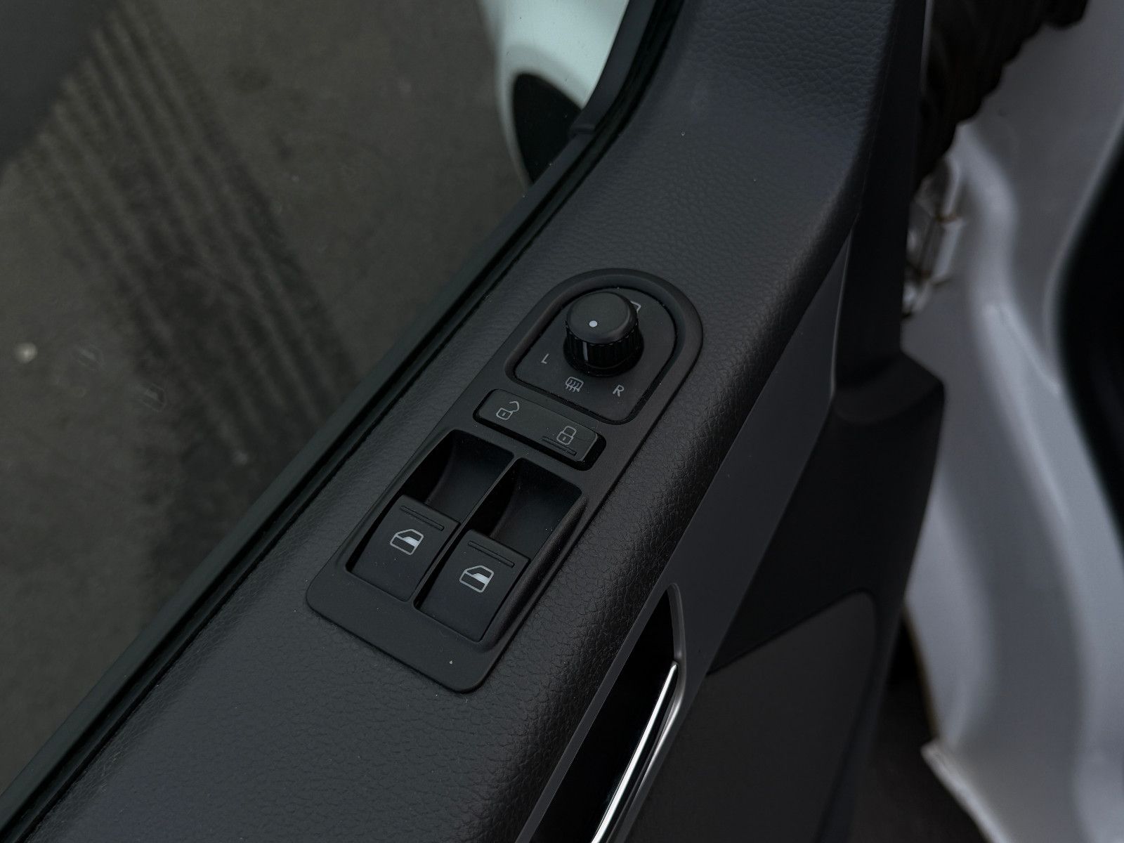 Fahrzeugabbildung Volkswagen T5 Multivan Edition 25 DAB GRA Side-Assist PDC