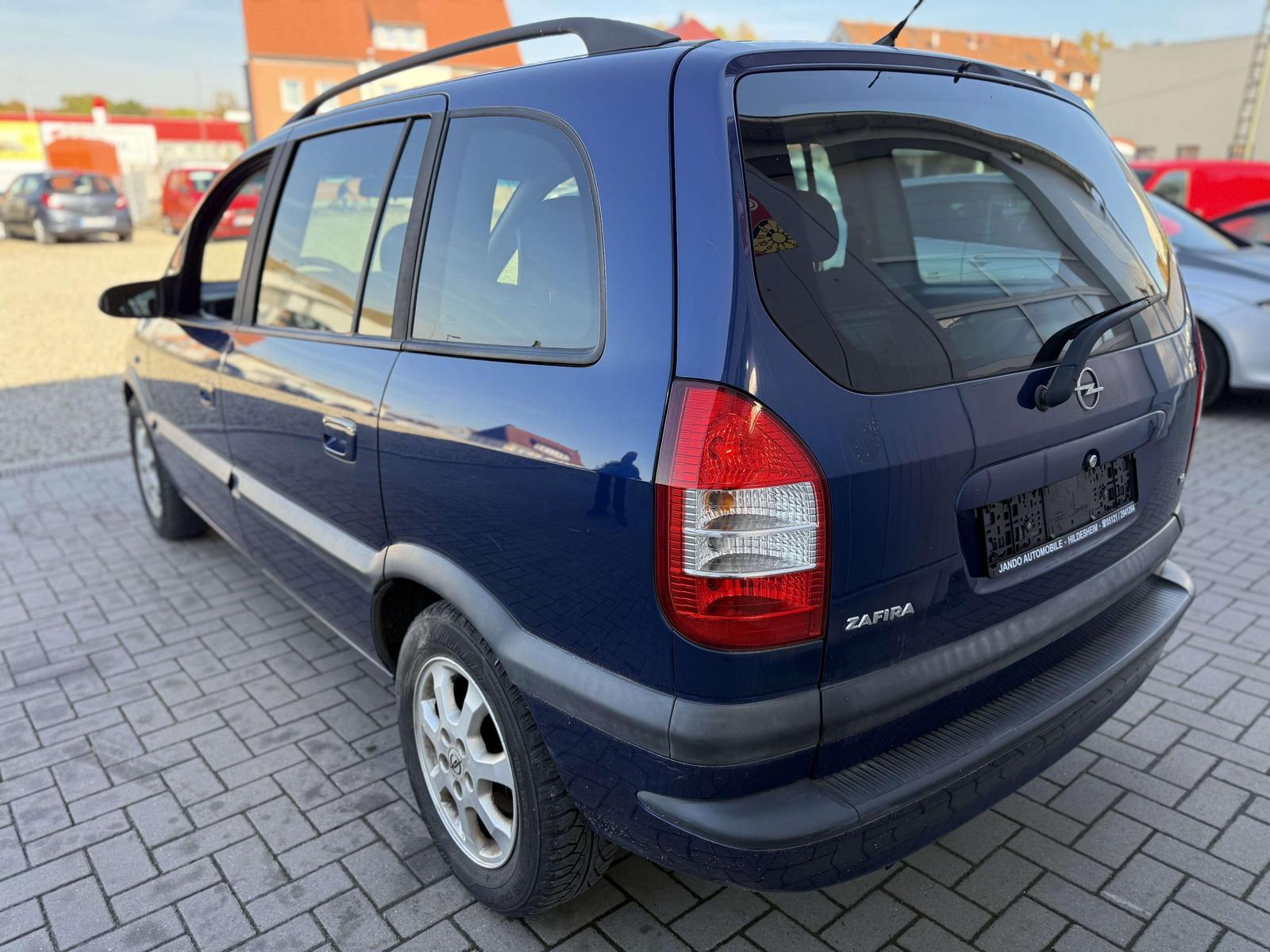 Opel Zafira 2005 — engine 1.796 cm³, 125 HP (92kW)