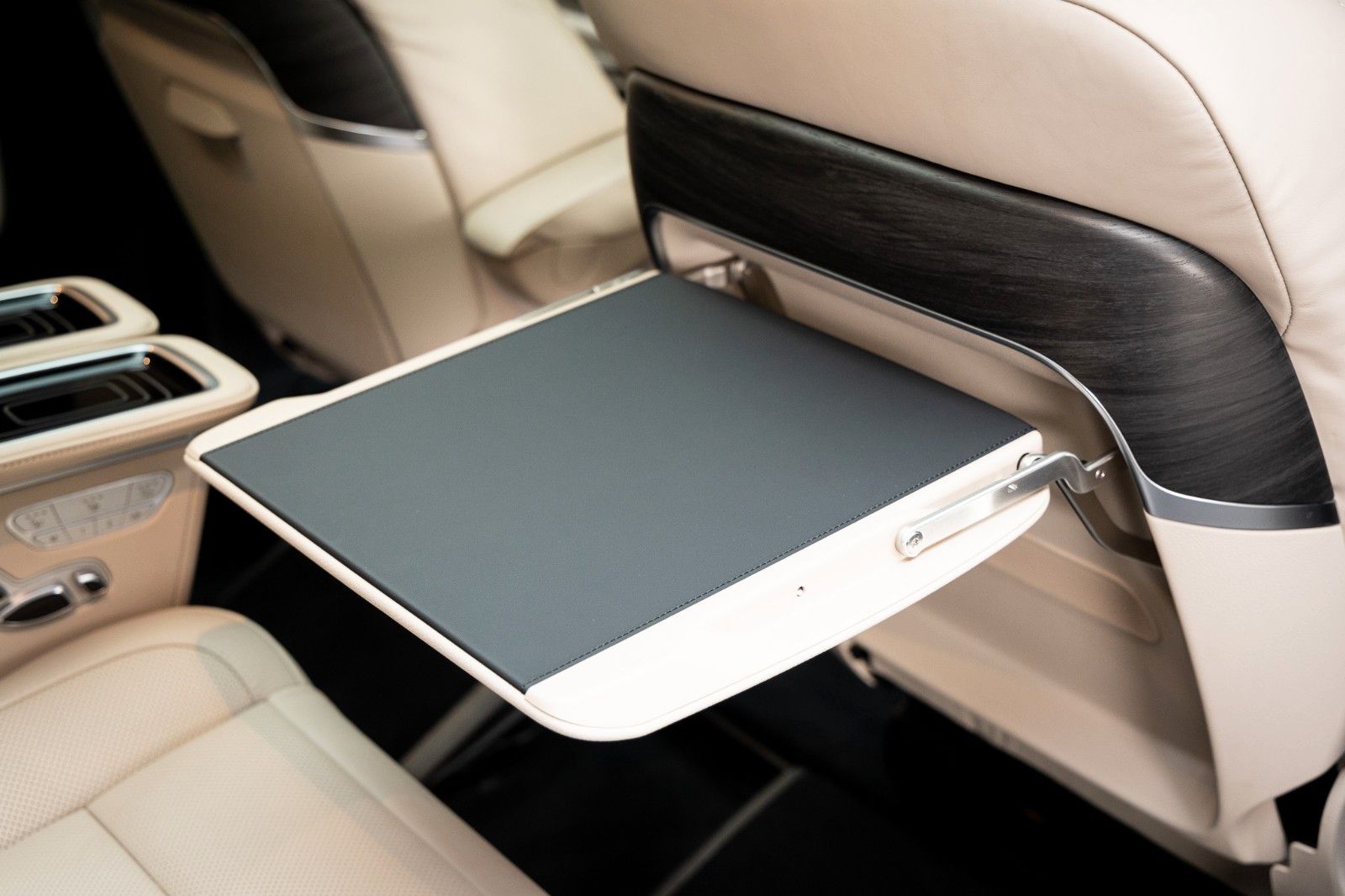 Fahrzeugabbildung Mercedes-Benz V 300 d 4MATIC EXCLUSIVE lang + AIRMATIC + Bur