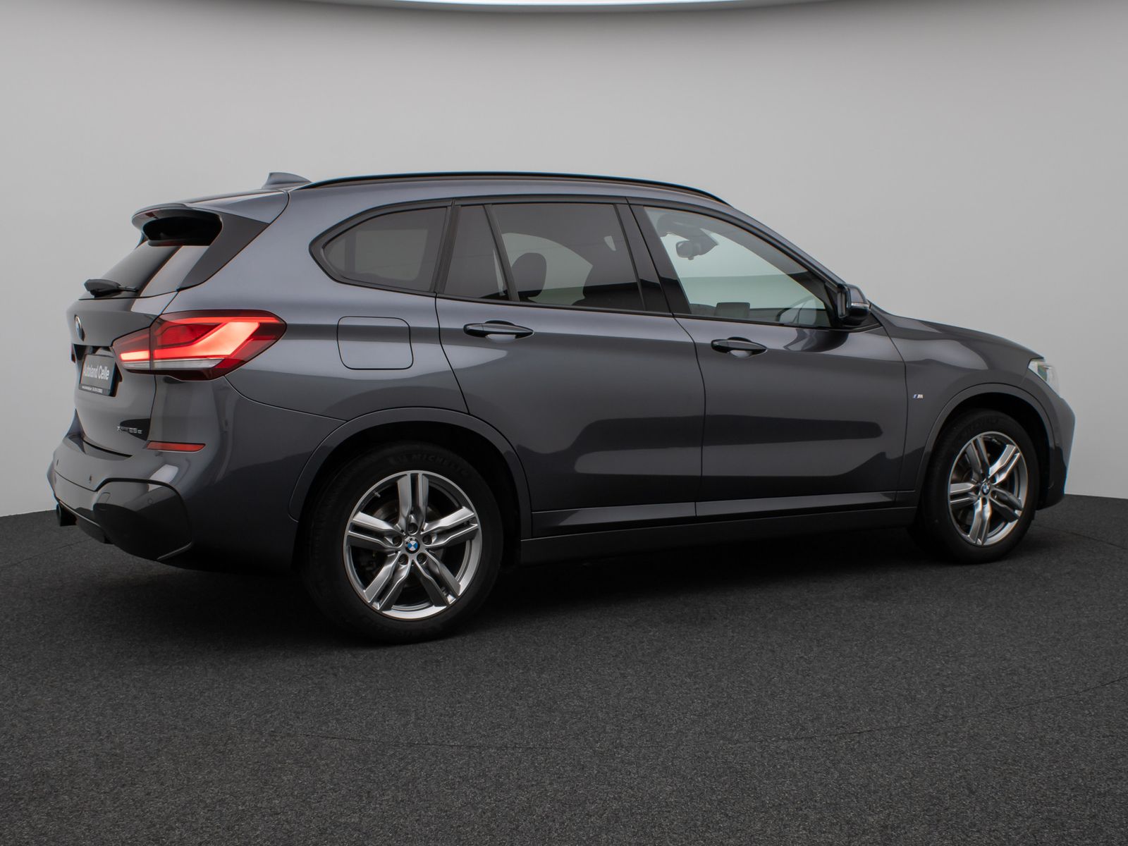 Fahrzeugabbildung BMW X1 xD25e M Sport Panorama Kamera HUD DAB HiFi