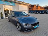 BMW 330 i Luxury Line+Automatik+Scheckheft+Leder - BMW 330 mit Benzin-Antrieb: Limousine, 330i
