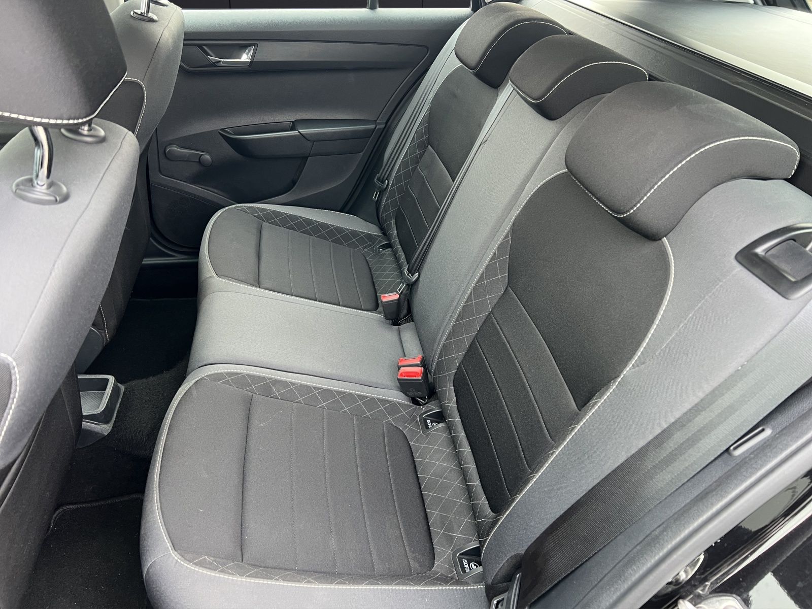 Fahrzeugabbildung SKODA Fabia Combi Ambition TSI SH Kamera DAB Klima