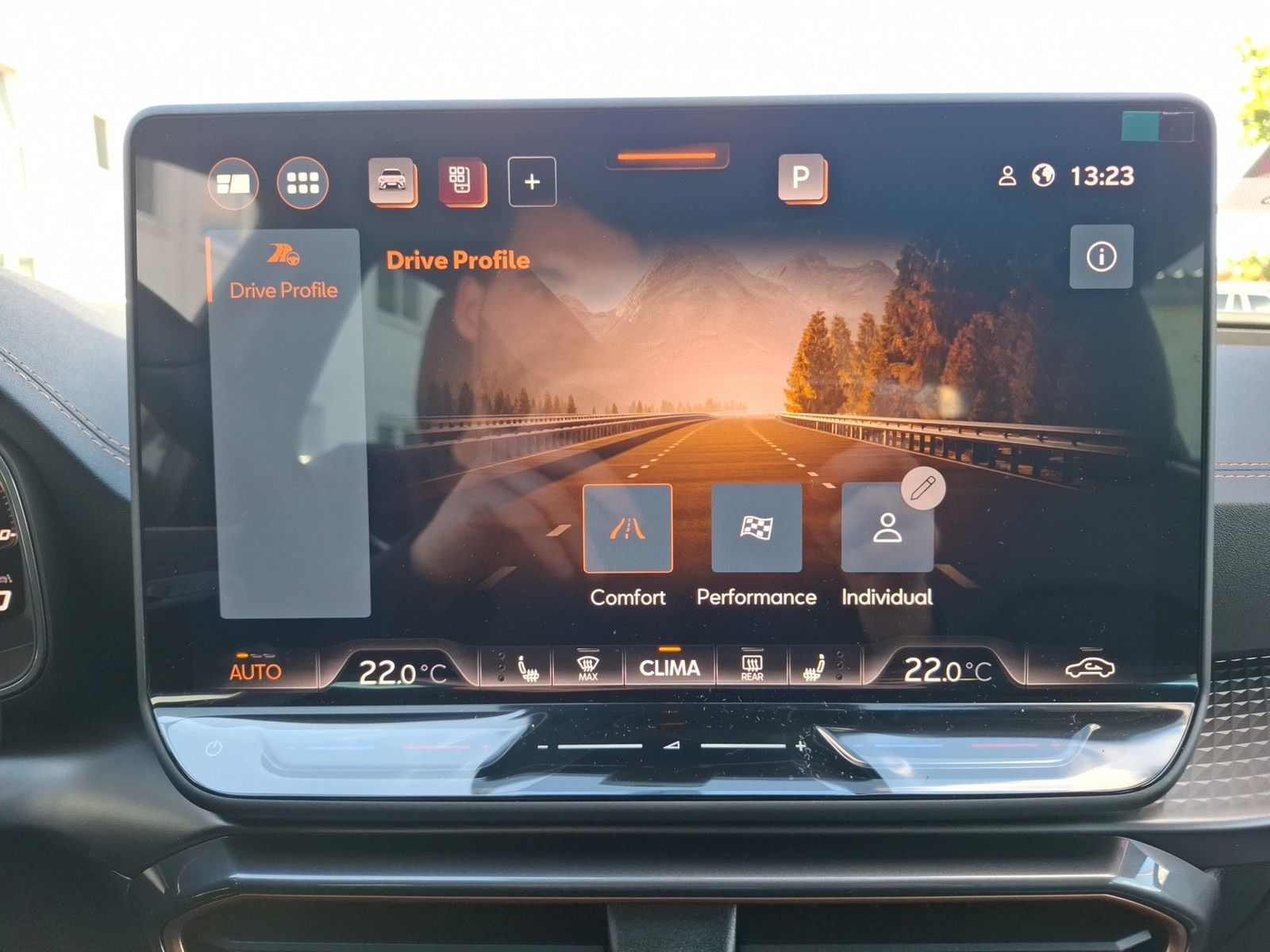 Fahrzeugabbildung CUPRA Leon ST eTSI DSG LED CarPlay ACC RFK SH  18"