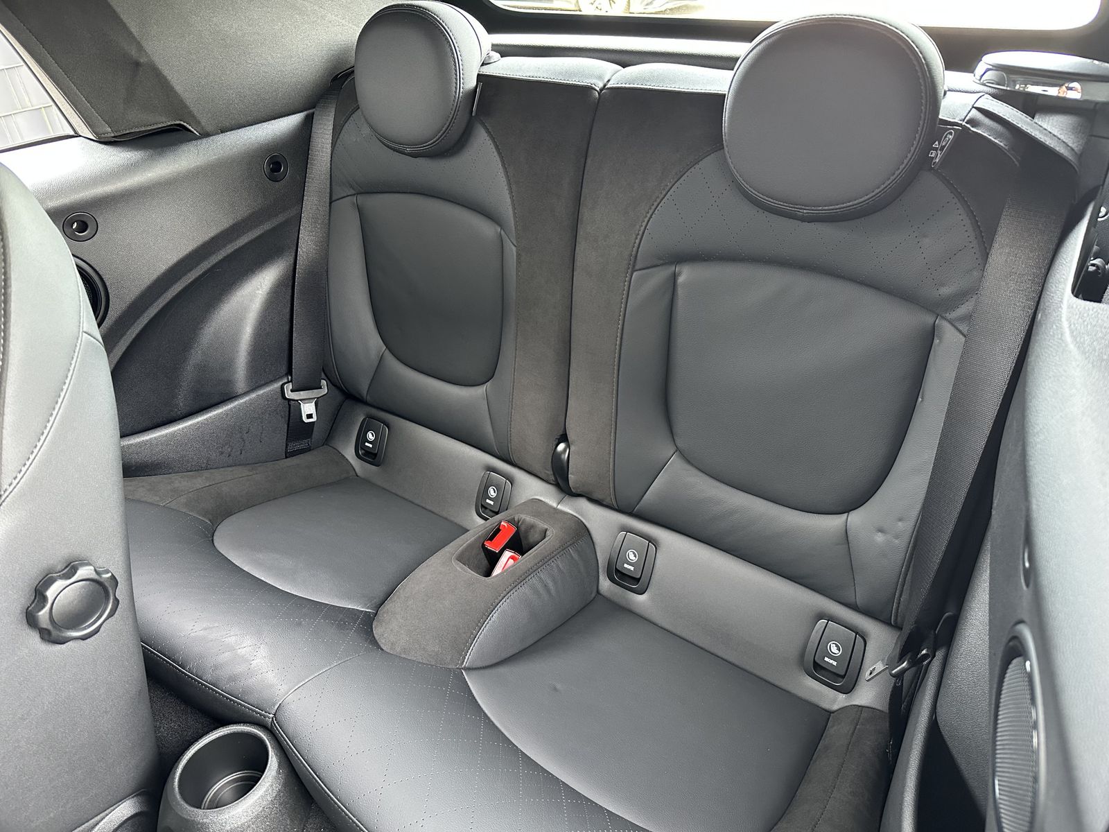 Fahrzeugabbildung MINI John Cooper Works Cabrio NAV+LED+VC+ACC+17ZO+PP