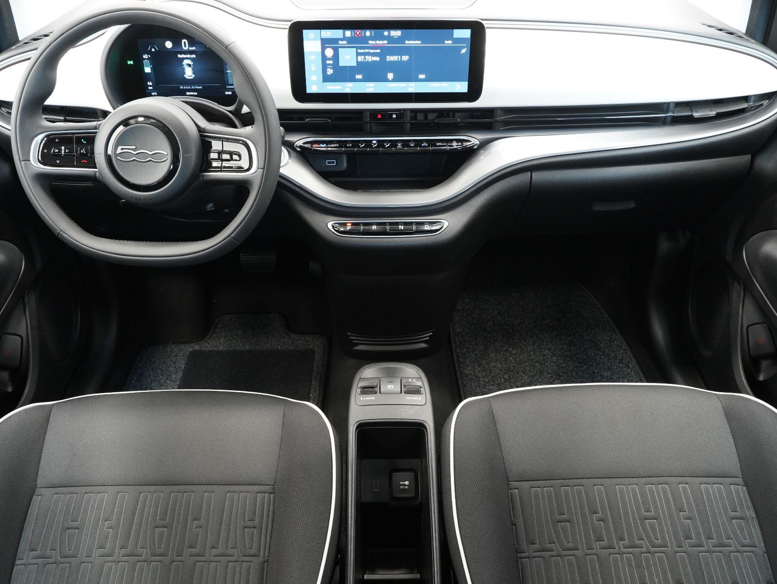 Fahrzeugabbildung Fiat 500e TEMPOMAT/DC-LADEN/SOH