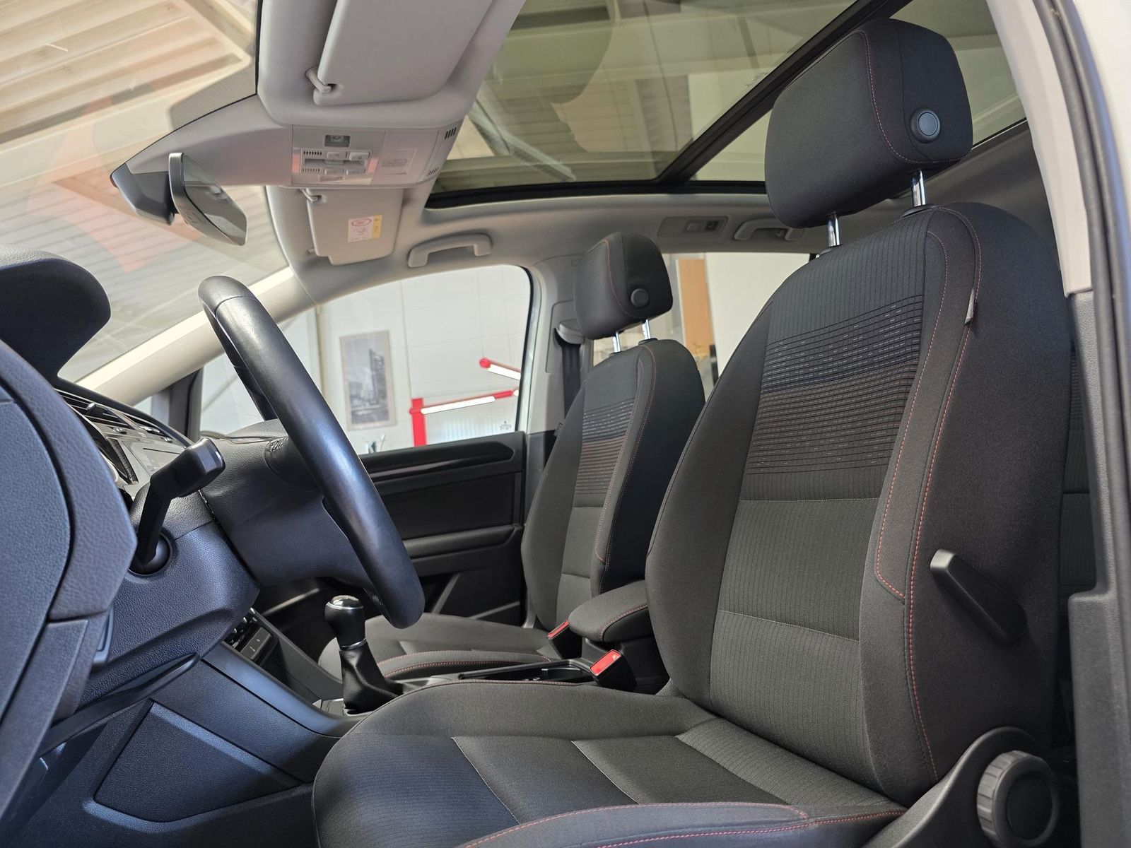 Fahrzeugabbildung Volkswagen Touran 1.4 TSI Sound/1.Hd/Navi/LED/Pano/ACC