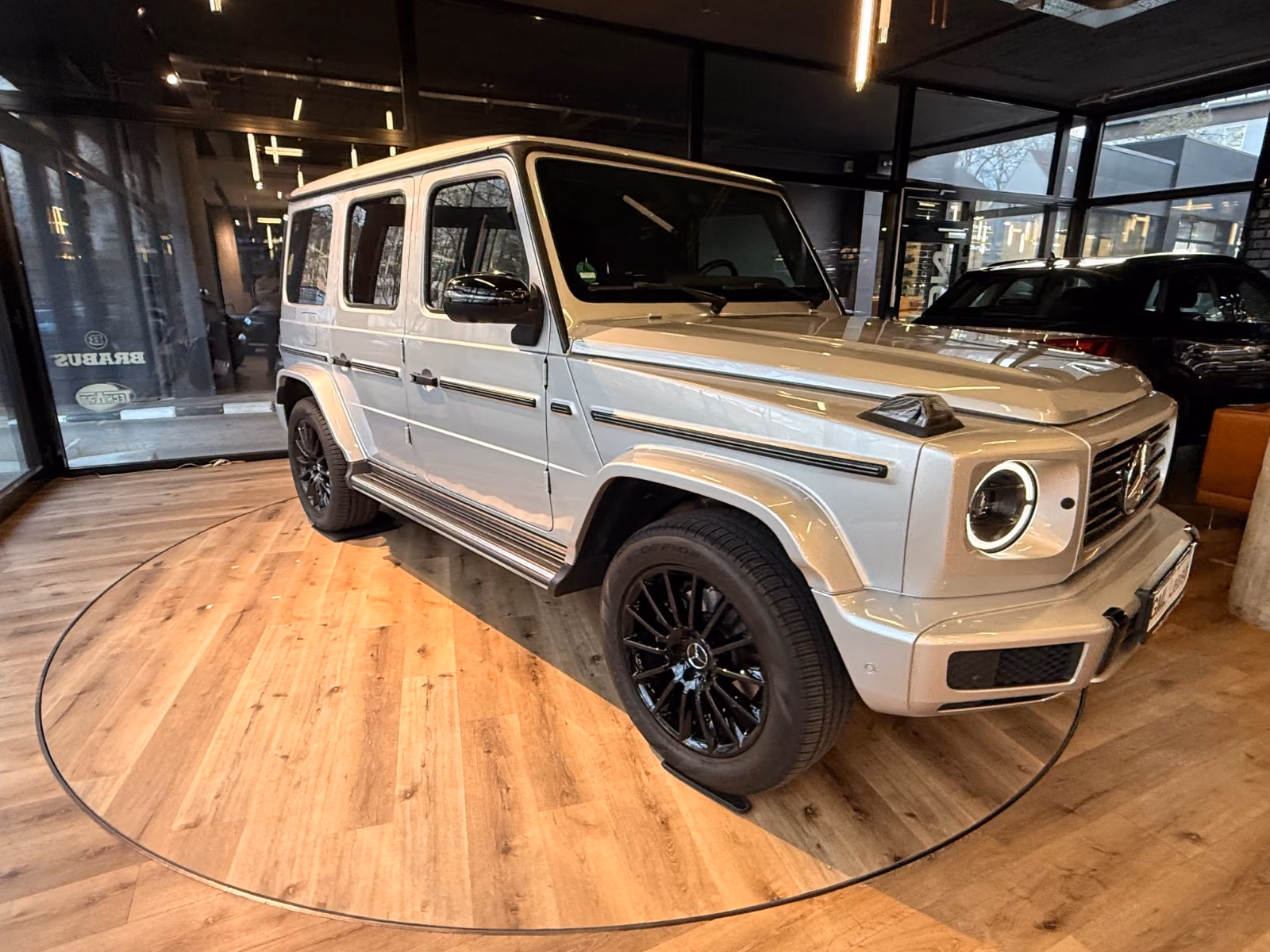 Mercedes-Benz G 400d Neuwertig, Superior, Night, AHK, Carbon