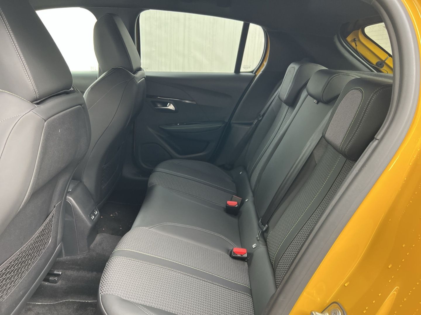Fahrzeugabbildung Peugeot 208 GT 1.2 PureTech 100 Navi SHZ CarPlay