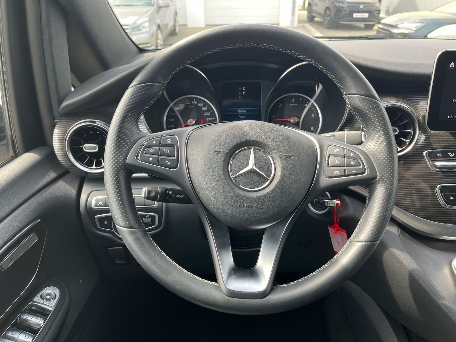 Fahrzeugabbildung Mercedes-Benz V 250 d EDITION 21 kompakt AMG NIGHT*LED*LEDER