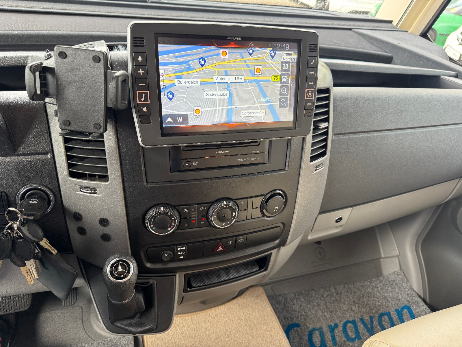 Fahrzeugabbildung HYMER / ERIBA / HYMERCAR B-KLASSE 680 STARLINE MB 3.0 D V6 HYD HÜBSTÜTZEN
