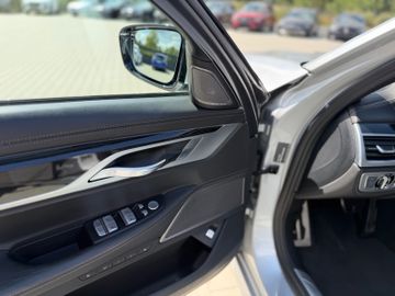BMW 750 - 7