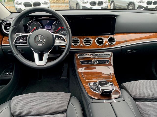 Fahrzeugabbildung Mercedes-Benz E 350 Td Avantgarde+LED+Comand+HeadUp+Kamera+AHK