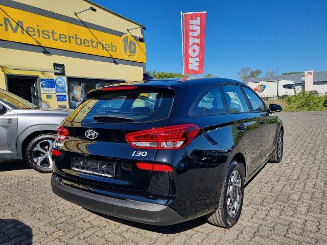 Hyundai i30 Kombi 1,5 COMFORT Alu, Kamera, Navi imagem 3