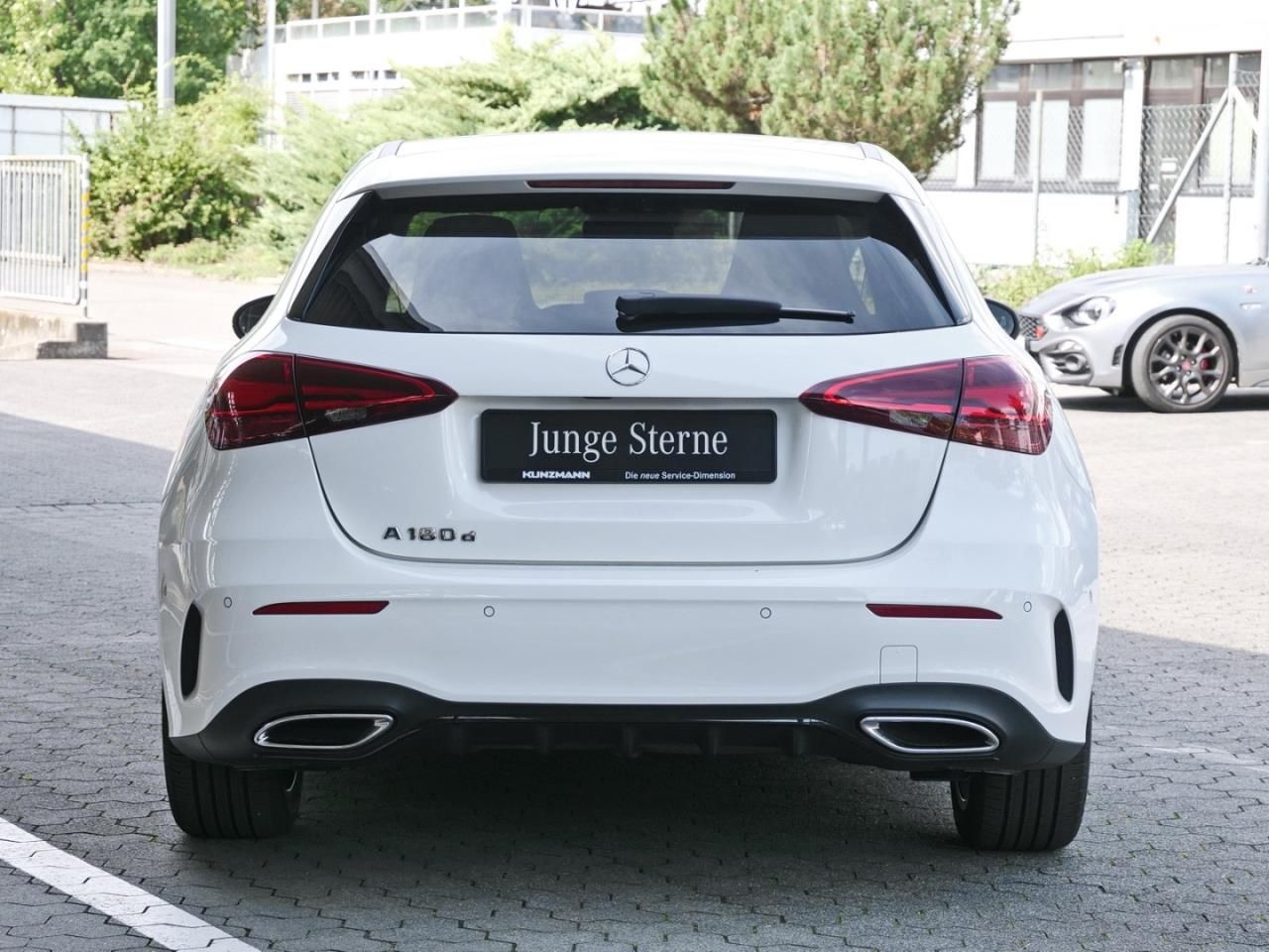 Mercedes-Benz A 180 d AMG Night Kamera SpurH ParkA Ambiente foto 4