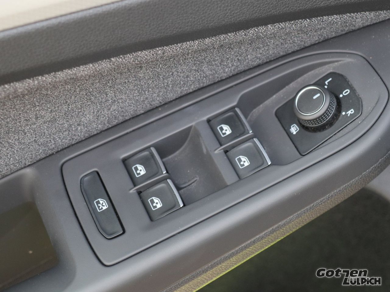 Fahrzeugabbildung Volkswagen Golf VIII 1.5 eTSI Move DSG Navi Bluetooth LED