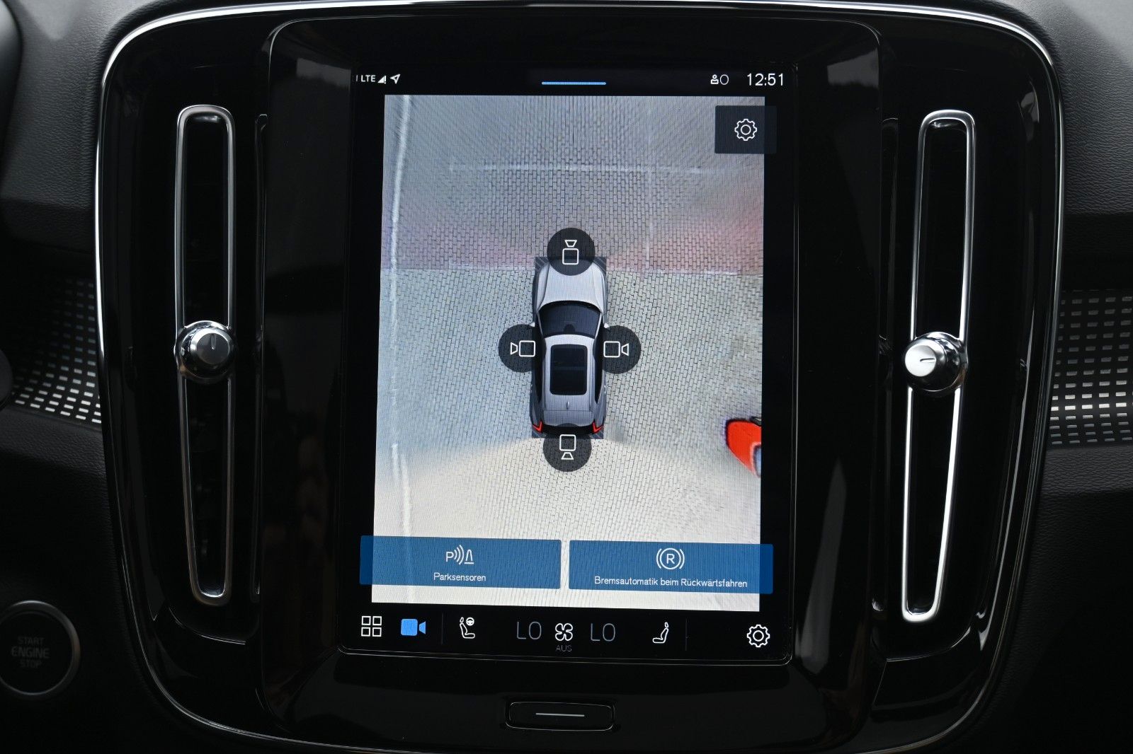 Fahrzeugabbildung Volvo XC40 B4 Ultimate Dark*PANO*STHZ*H&K*360*20"