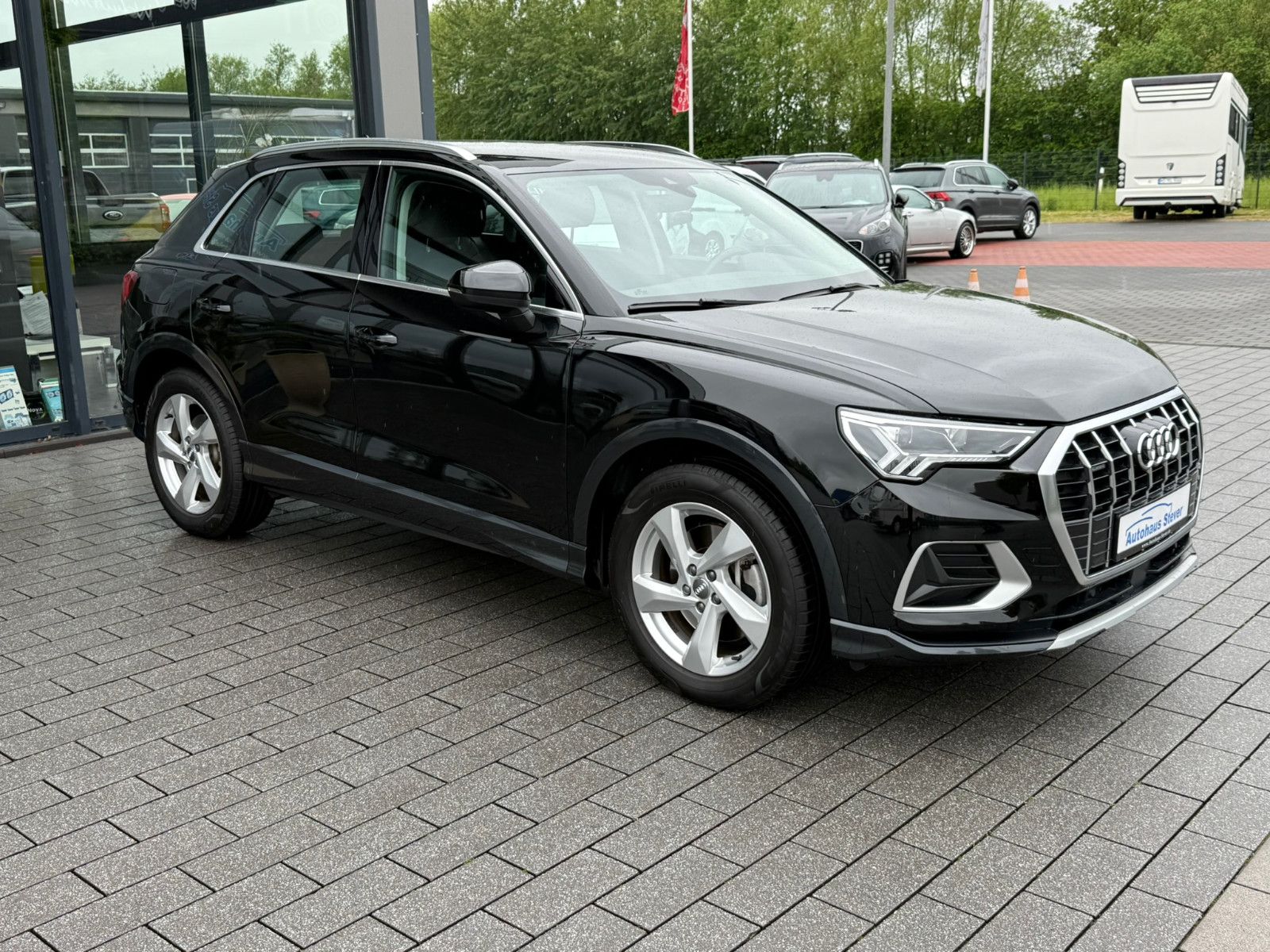 Fahrzeugabbildung Audi Q3 40 TFSI quattro advanced