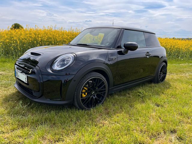MINI Cooper SE Black Edition