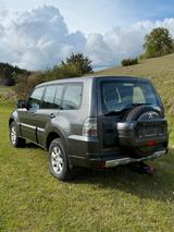 Mitsubishi Pajero 3,2 DI-D 4WD Invite Automatik Invite - Mitsubishi 7-Sitzer
