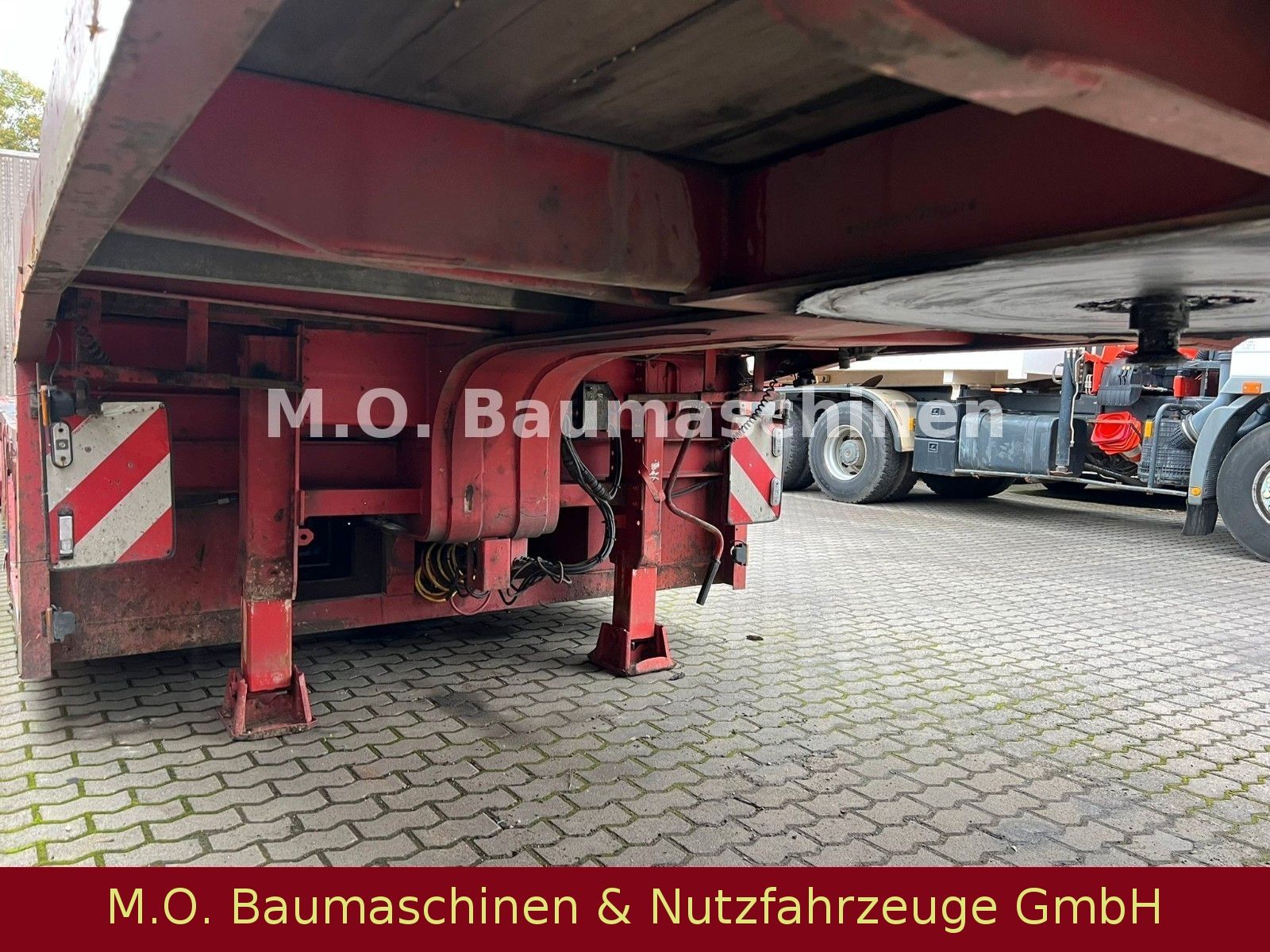 Fahrzeugabbildung LinTrailers 4 LSDU 18-40 / 4 Achser / Luftgefedert /