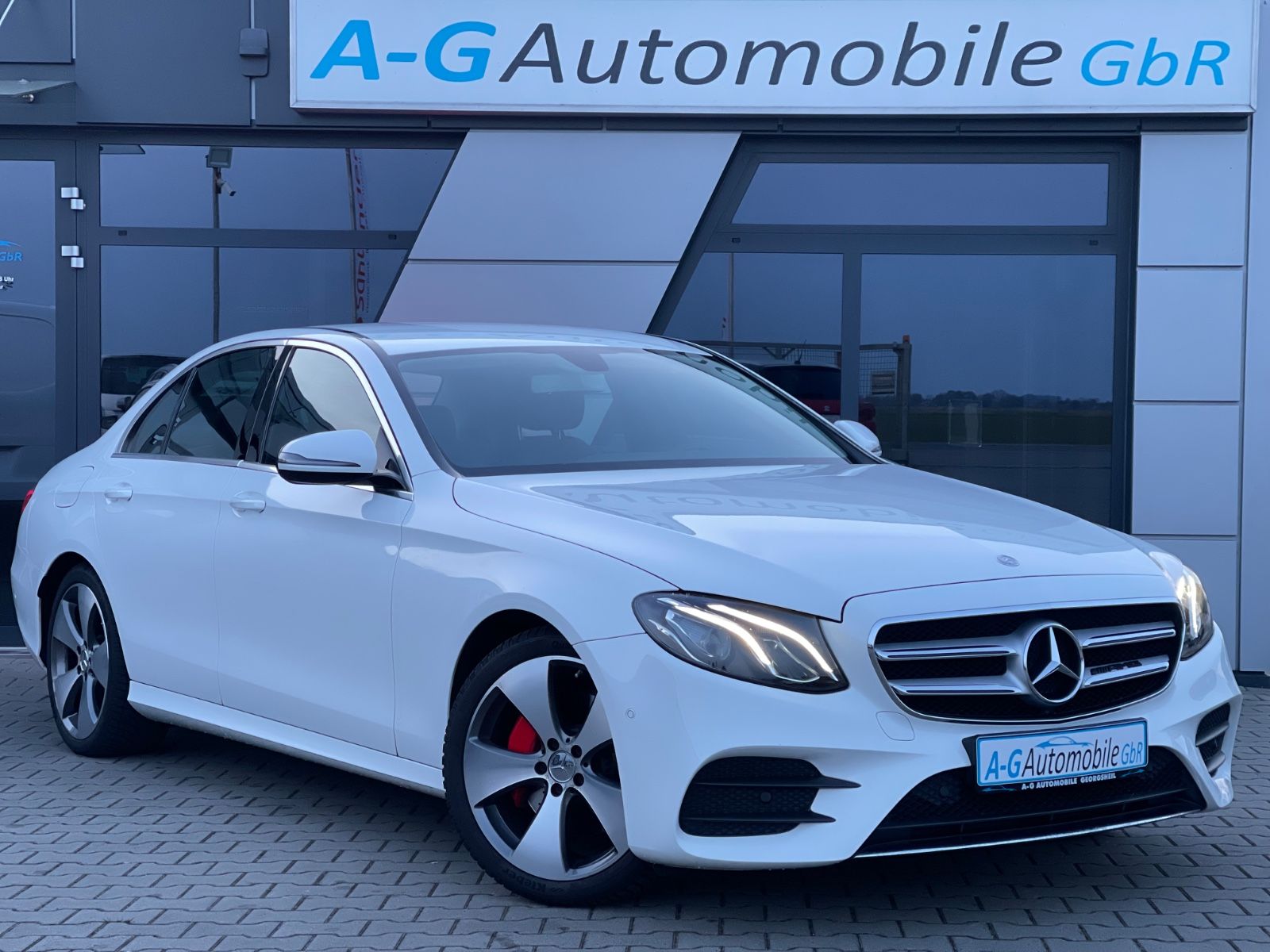 MERCEDES-BENZ E 200 Limousine/AMG-Line/Automatik/AHK/19"LM