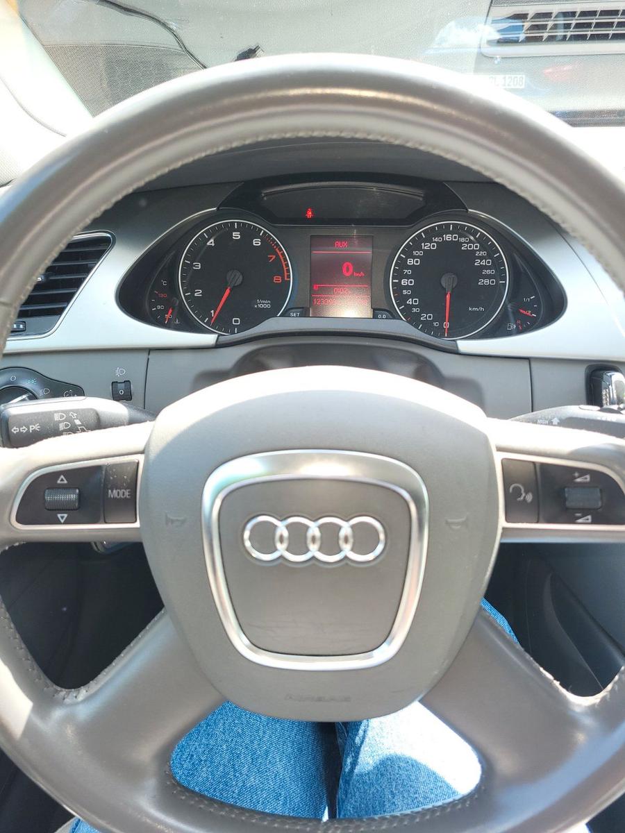 Audi A4 2010 — photo 8