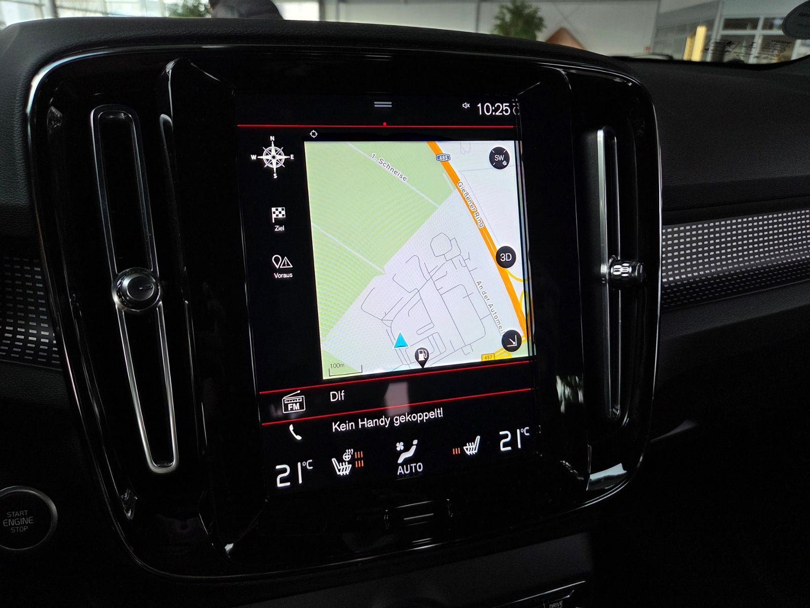 Fahrzeugabbildung Volvo XC40 R Design 2WD AHK LED H/K NAV RFK SHZ 19"