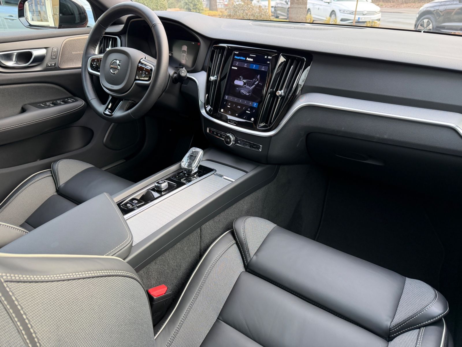Volvo V60 B4 FWD Plus Dark #volvo #madebymerten foto 7