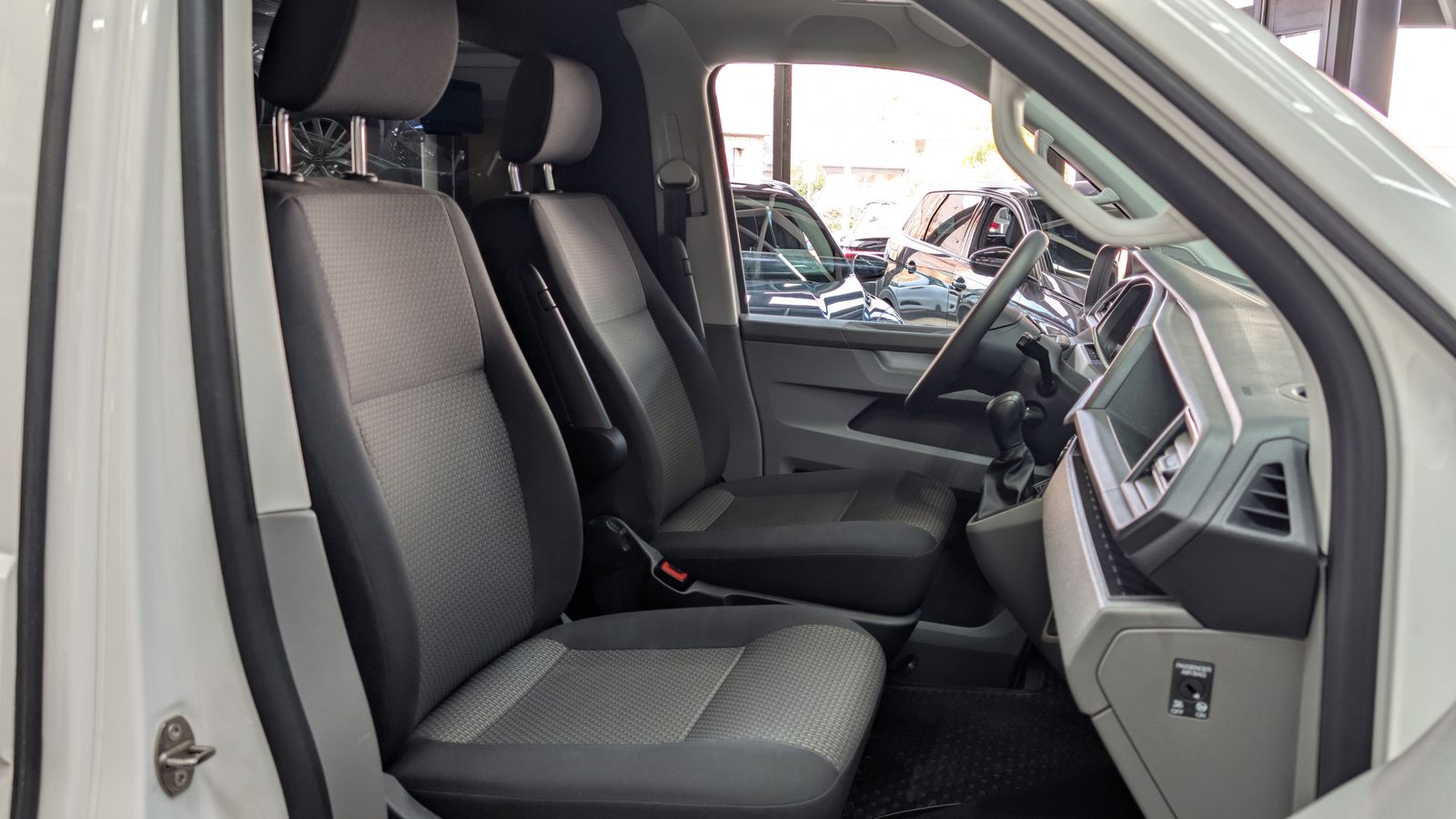 Fahrzeugabbildung Volkswagen T6 Transporter 6.1 LED*KAM*SHZ*SORTIMO-REGALE