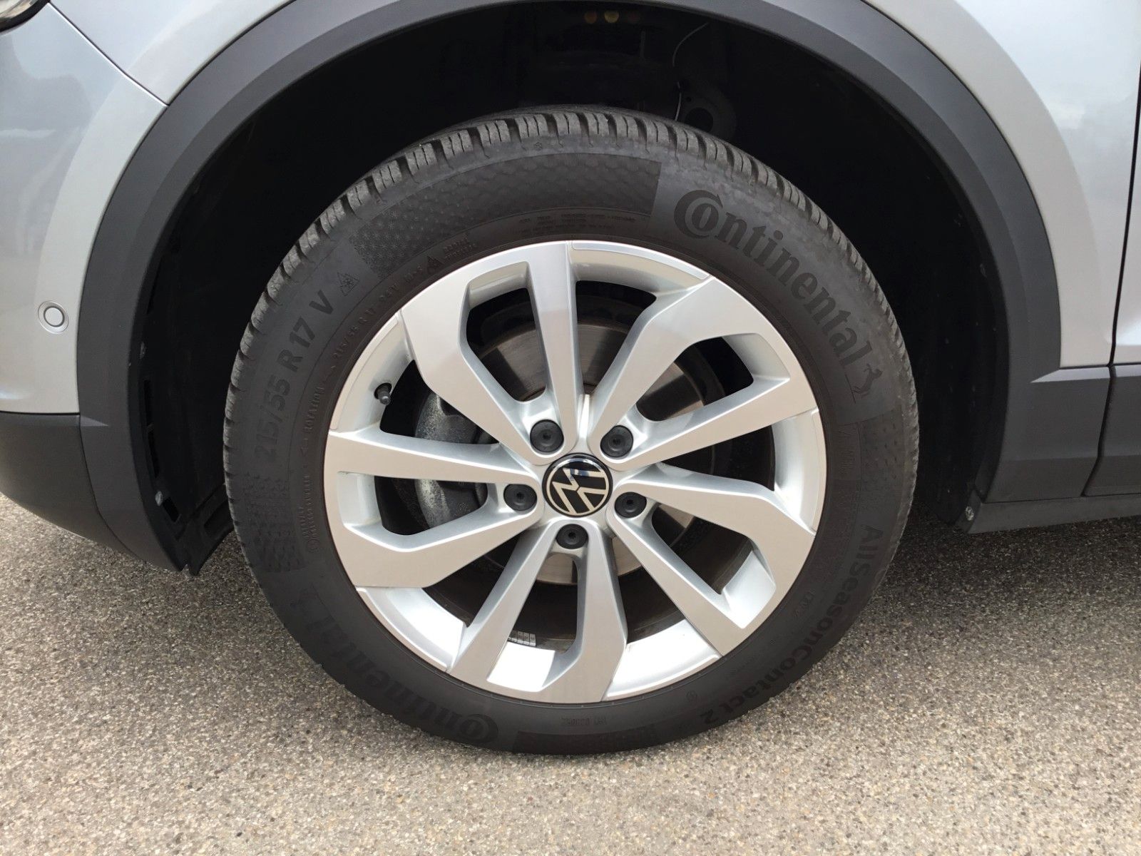 Fahrzeugabbildung Volkswagen T-Roc 1.5 TSI DSG Style+AHK+MatrixLED+ACC+Pano