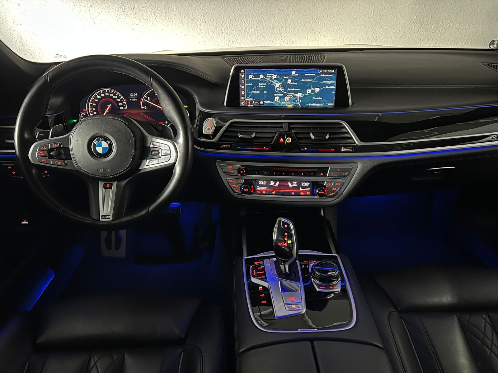 Fahrzeugabbildung BMW 750 d xDrive M SPORT/LASER/EXECUTIVE PRO/FROZEN