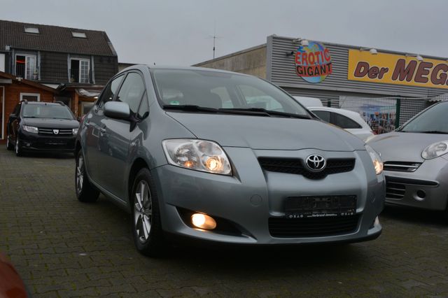 Toyota Auris Team-2-HAND