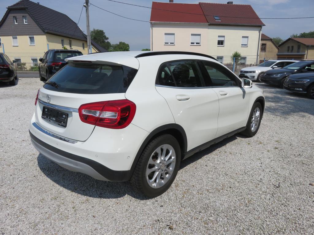 Mercedes-Benz GLA 180