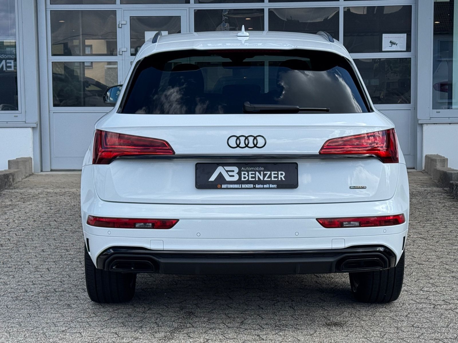 Fahrzeugabbildung Audi Q5 40 TDI quattro S line/LEDER/LED/NAVI/SHZ/ACC/