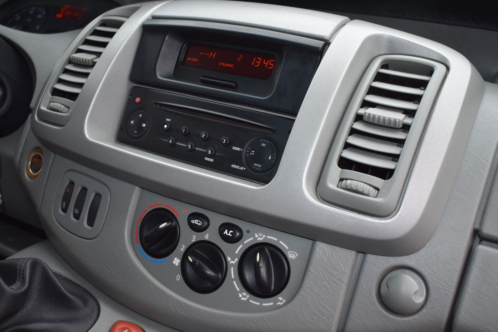 Fahrzeugabbildung Nissan Primastar Kombi L1H1 2.7t 9.Sitzer AHK Klima