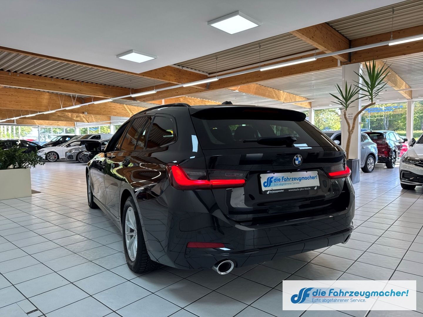 Fahrzeugabbildung BMW 320 d Touring  Navi Digitales Cockpit LED El. He