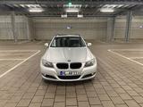BMW 320i Touring - PANO SCHECKHEFT  AUT - BMW 320 aus 2009: Kombi
