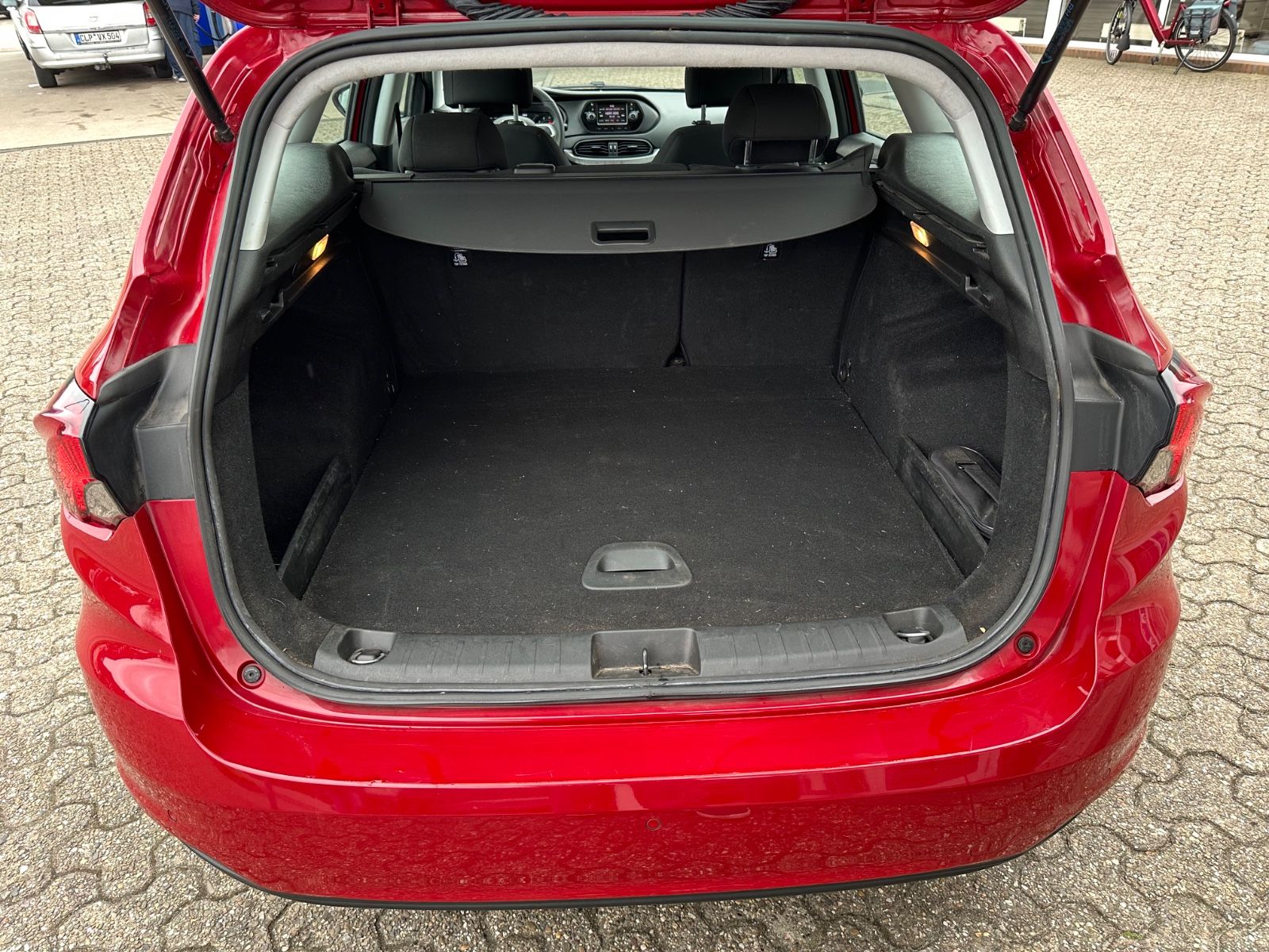 Fahrzeugabbildung Fiat Tipo 1.4 Kombi Sitzheizung/Klima/LM-Felgen 16"