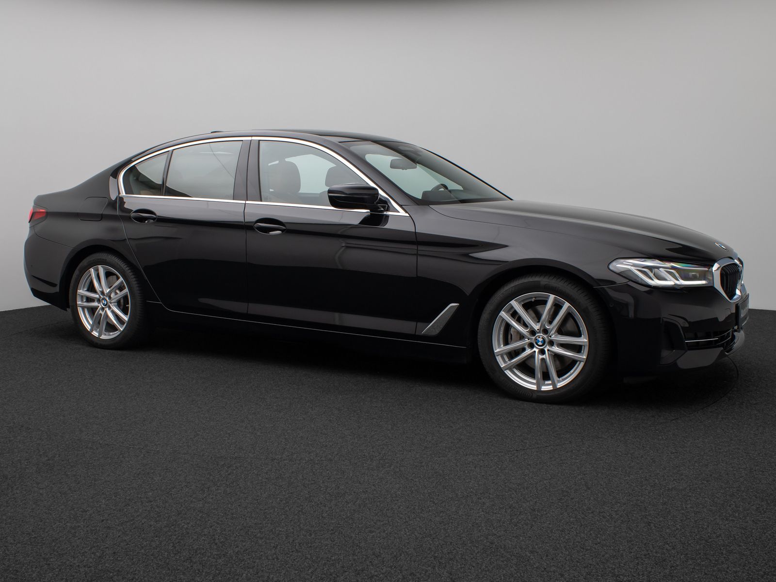 Fahrzeugabbildung BMW 540d xD Kamera Glasdach Laser HUD DAB H/K AHK