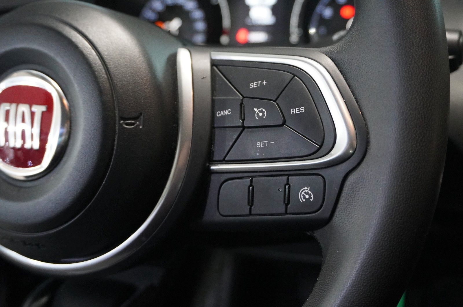 Fahrzeugabbildung Fiat 500X 1.3T CROSS DCT NAVI/LED/PDC/SPORT/TEMP/DAB+