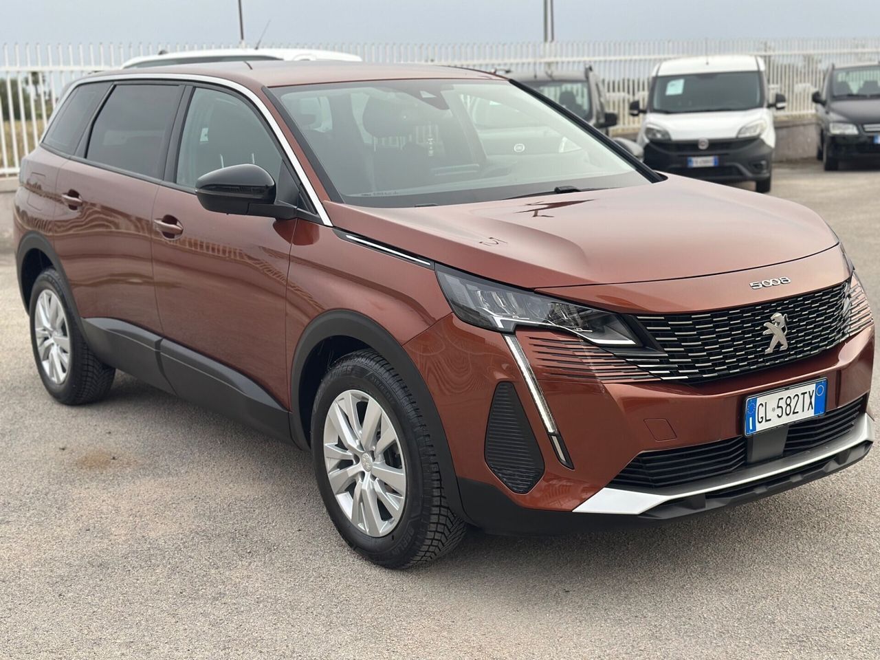 Peugeot 5008 2023 1.5 130 Pack !Soli 48 Mila Km! imagem 3